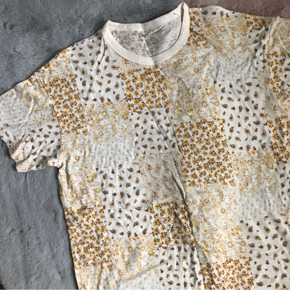 American eagle outfitters yellow flower patch top